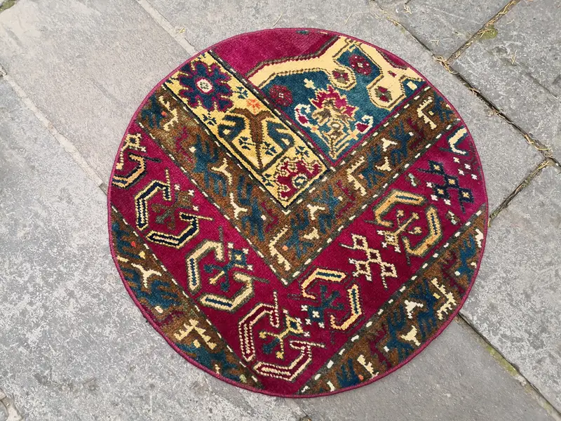 Alfombra oriental roja, 2x2 pies con detalles en verde