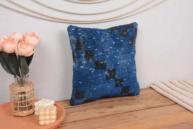 Gesticktes geometrisches Kissen in Blau und Braun, vielseitiges 14x14-Kissen