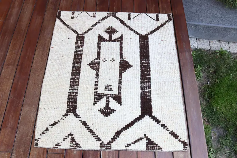 Alfombra persa hecha a mano en color beige y marrón, 2,7x3,2 pies