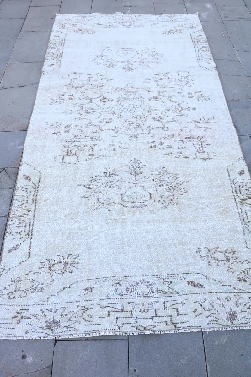 エレガントなベージュラグ、4.3x8.8フィートのボーダーデザイン