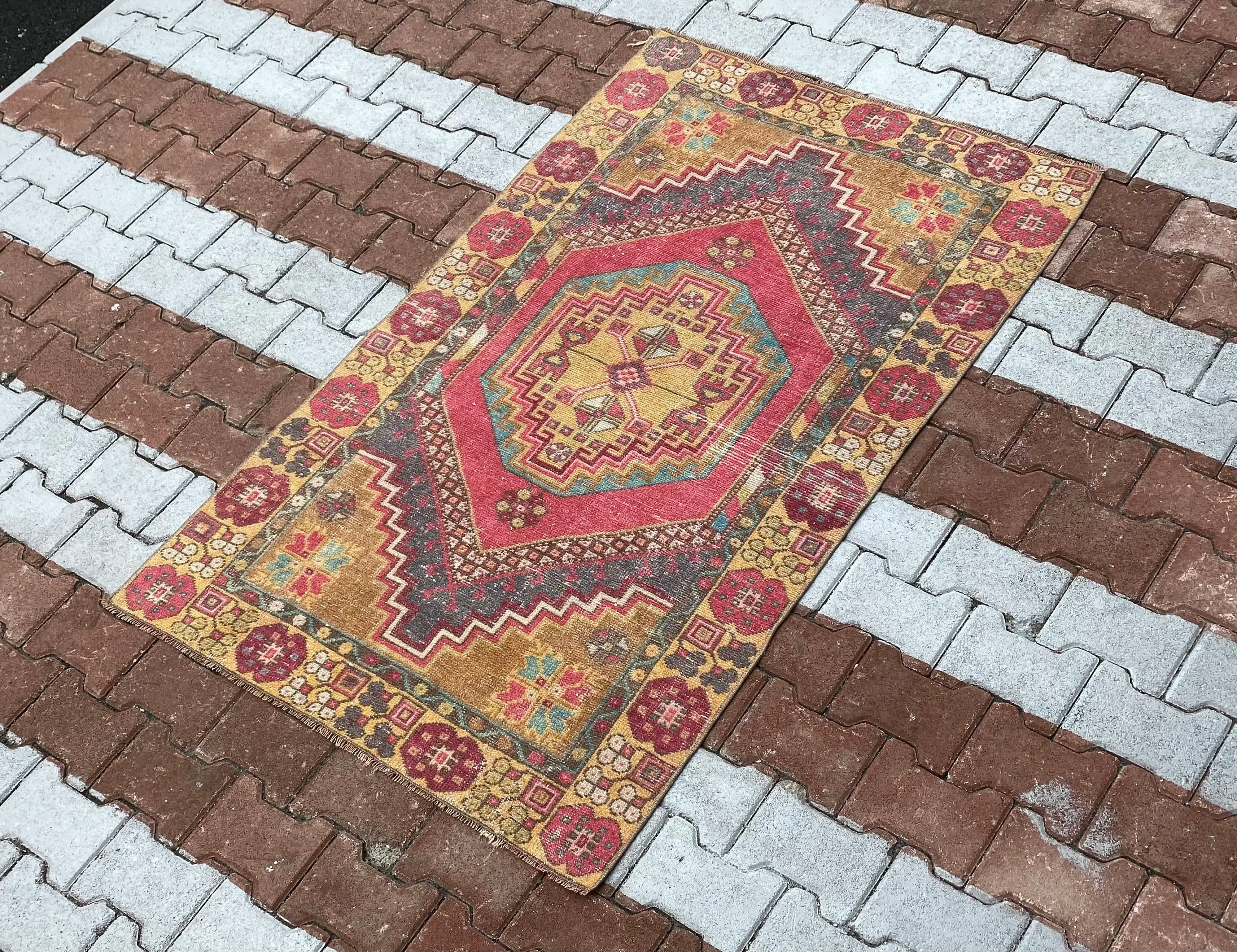 3.3x5.6 ft Halı, Accent Türk Halısı, Kırmızı Çiçekli Halı - 1