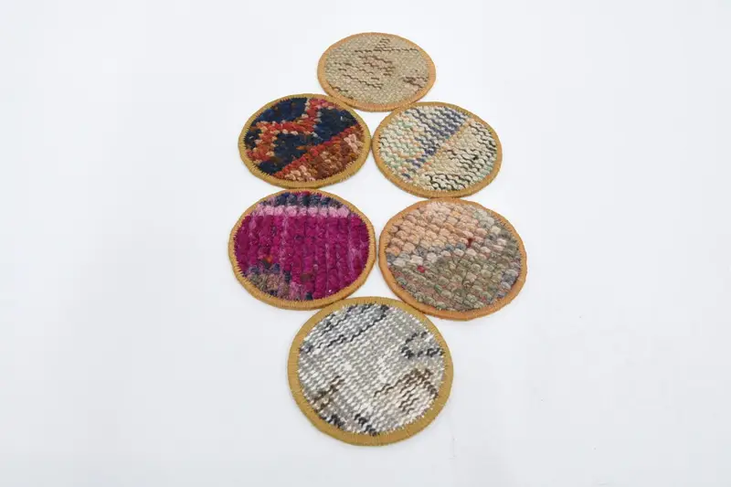 Böhmischer runder Untersetzer, dekorativer Untersetzer in Rosa und Weiß