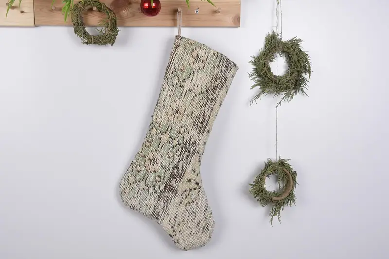 Şenlikli Noel Süsleri Deseni, 19 İnç Genişliğinde Noel Çorabı