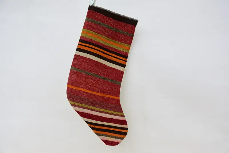 Bej Süslü Kırmızı Noel Çorabı, Şenlikli Tatil Dekoru