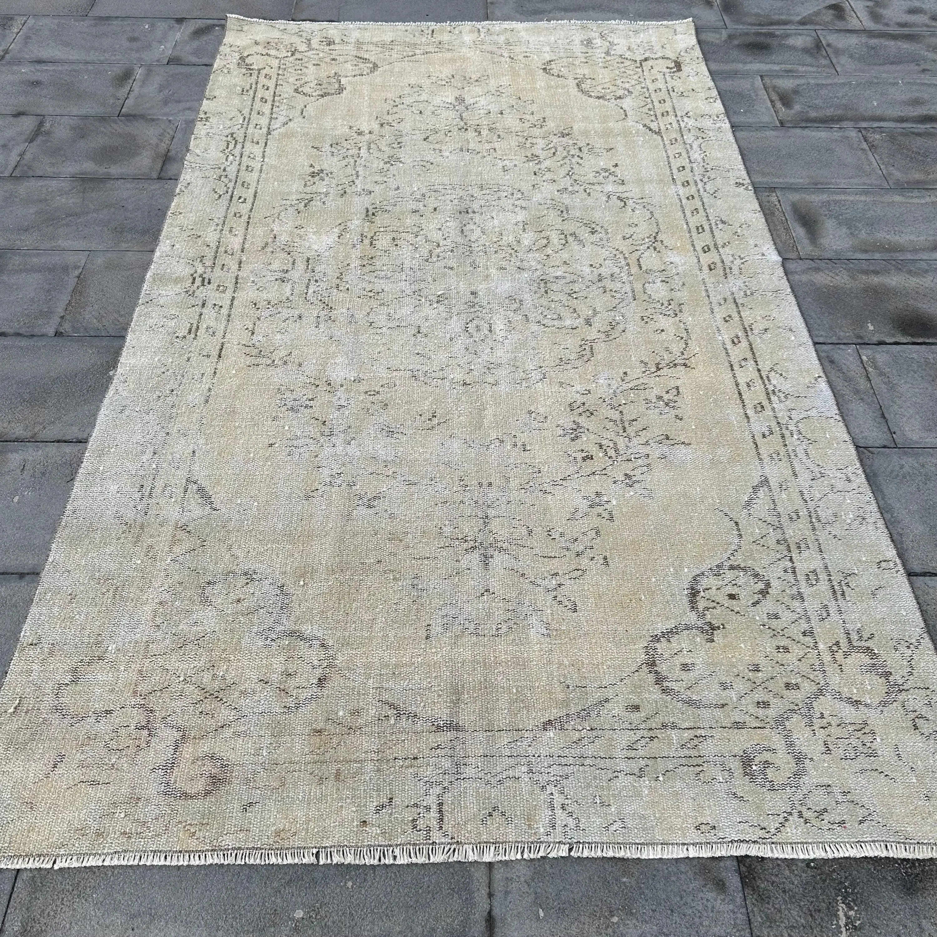 Alfombra turca de 4,9x8,4 pies, alfombra grande vintage, alfombra con estampado animal gris - 1