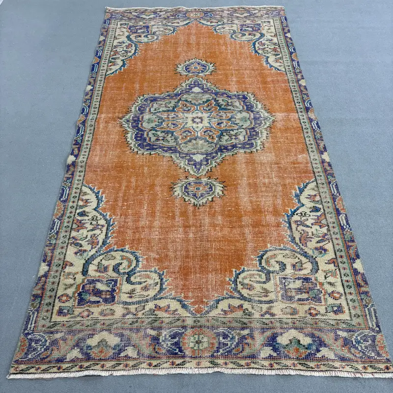 Großer Vintage-Teppich 4,9 x 9,9 Fuß (150 x 303 cm), türkischer Oushak-Orange-Karo-Teppich - 1