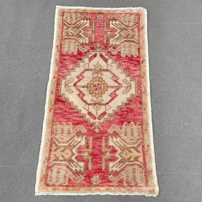 Red, Beige Rug 1.5x2.8 ft, Geometric Floral Motifs