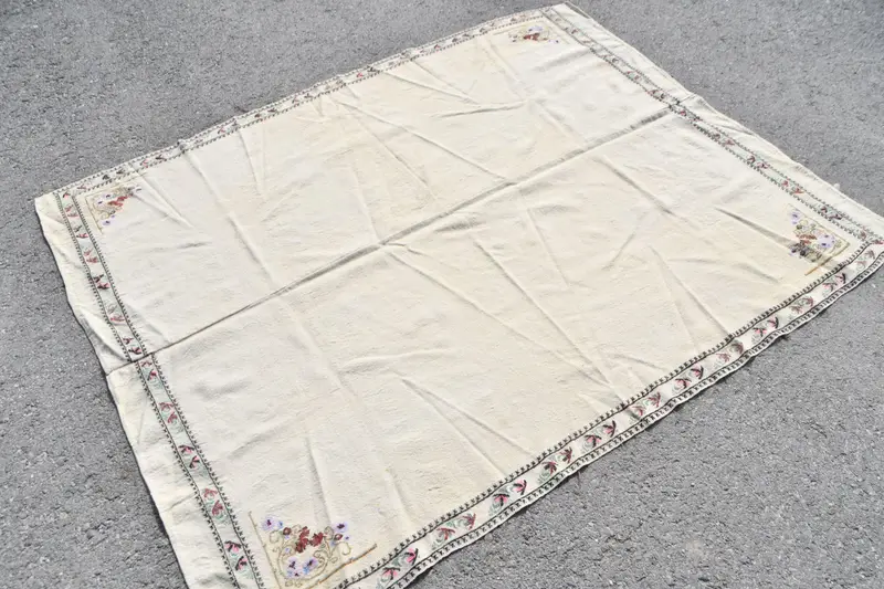 Vintage Kilim Alan Halısı 5.1x6.1 ft (155x187 cm), Türk Beyaz Fas Halısı - 1