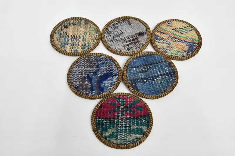 Posavasos redondos bohemios, posavasos de alfombra antideslizantes azules y rojos