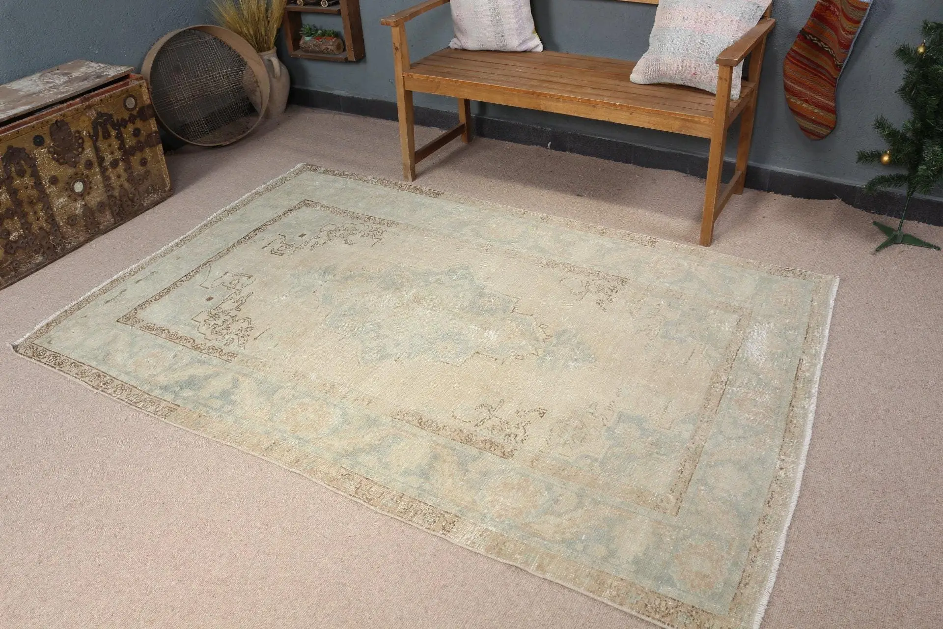 Alfombra de área turca, alfombra vintage de 4,8x7,1 pies, alfombra de lana de lunares azules - 1