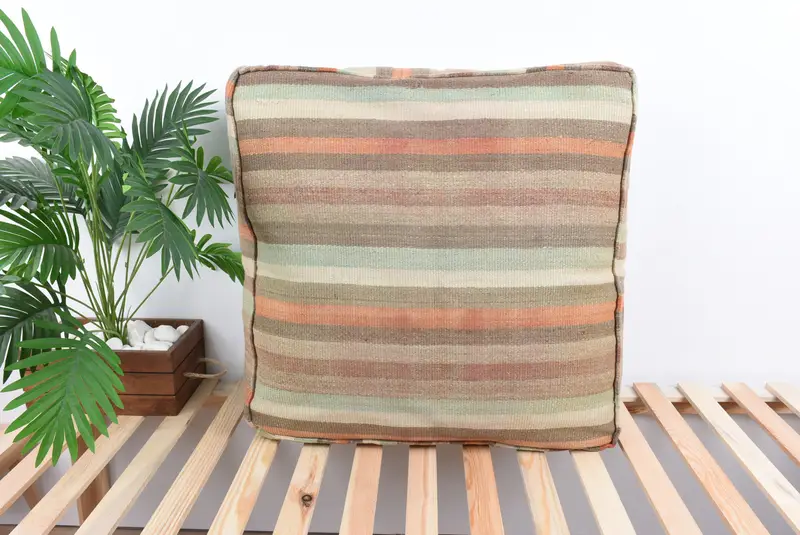 ベージュ & ブラウン キリム風プーフ、24x24x6 インチ長方形プーフ