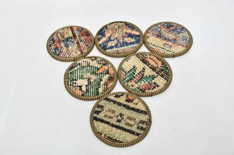 Posavasos elegantes en color beige y bronce, elegantes almohadillas de vidrio antideslizantes