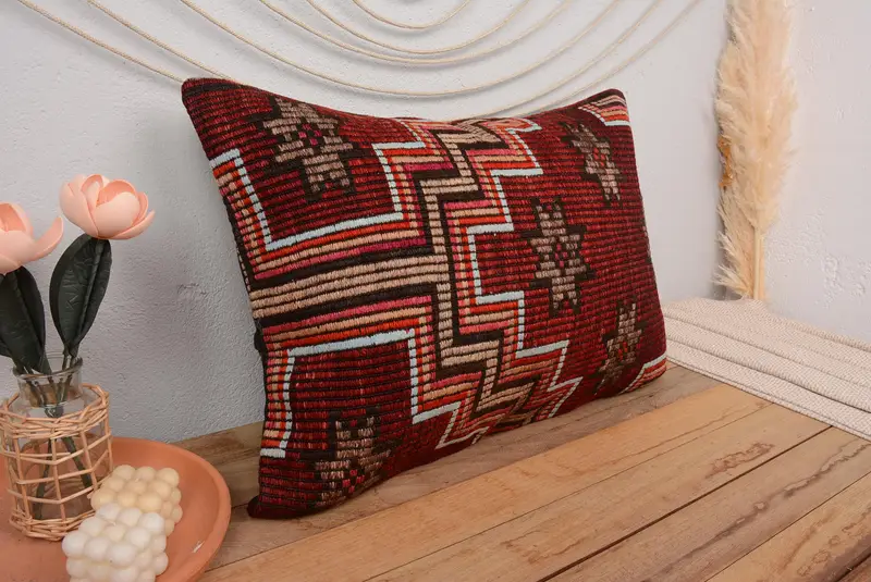 Rot-braunes geometrisches Leinenkissen, Vintage besticktes Wurfkissen