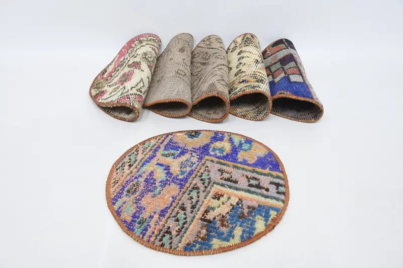 Elegante blaue und beige Tischsets, hochwertiges Küchendekor