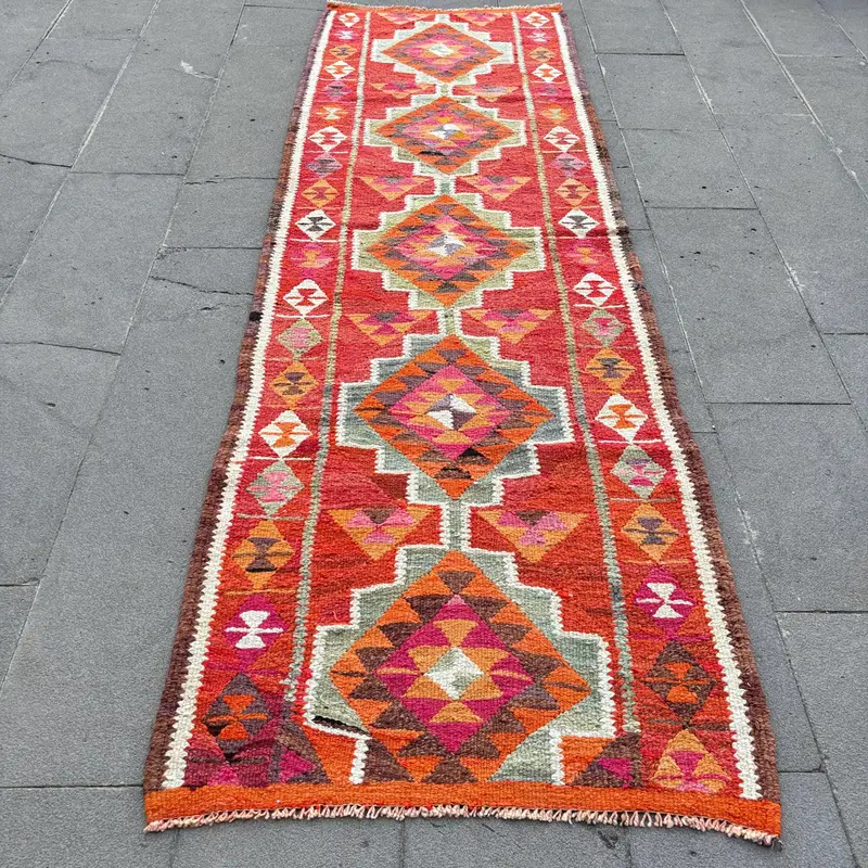 Kırmızı Güneybatı Halısı, Yeşil Vurgulu 2,9x9,3 ft