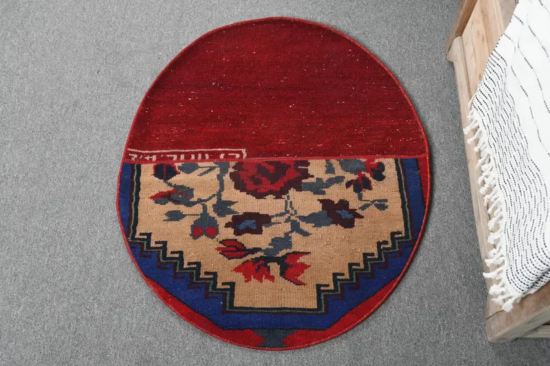 Roter und blauer Teppich mit Tiermuster, 2,4 x 2,9 Fuß