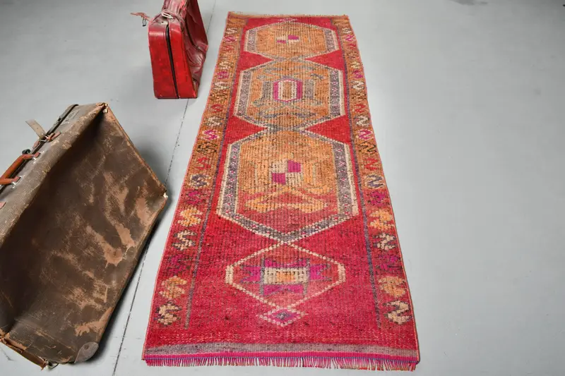 Herki Türk Halısı, 2.9x8.1 ft Vintage Halı, Kırmızı Güneybatı Yün Halı - 1