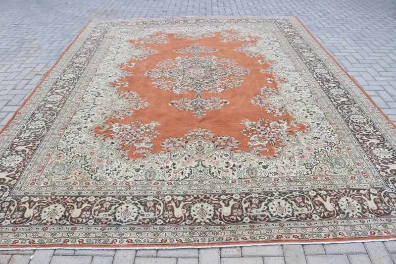 Türkischer Vintage-Teppich 9,8 x 12,8 Fuß, Oushak-Wollteppich mit orangefarbenem Rand - 1
