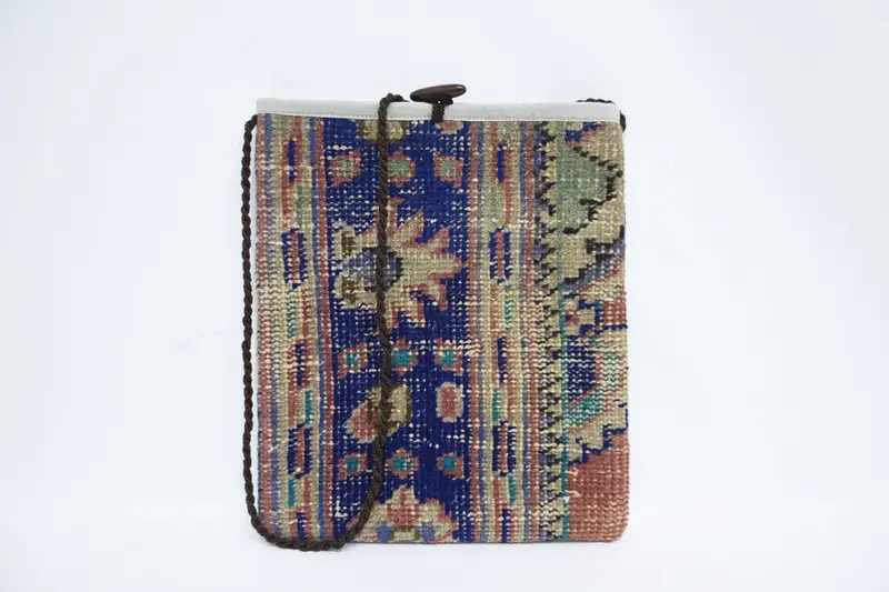 ヴィンテージモチーフのウールショルダーバッグ、キリムバッグ