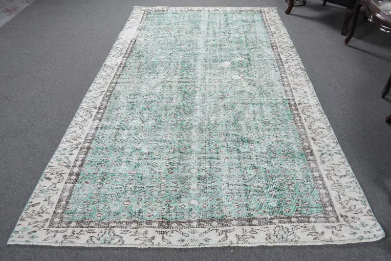 Türk Vintage Halısı, 5.4x9.5 ft Oushak Halısı, Mavi Beyaz Oryantal Halı - 1