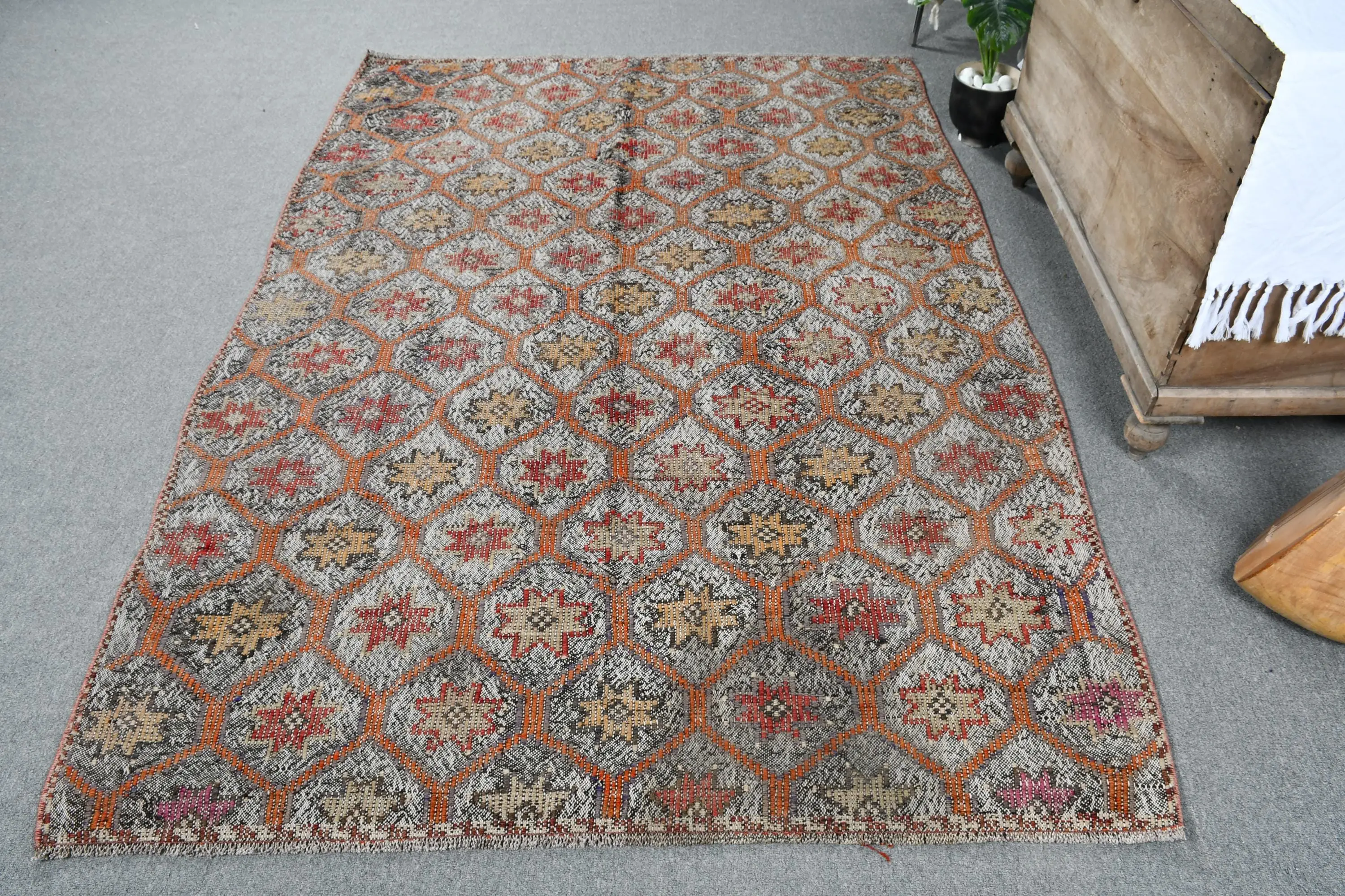 Alfombra Southwestern de 5,1x7,5 pies, detalles en beige y naranja - 1