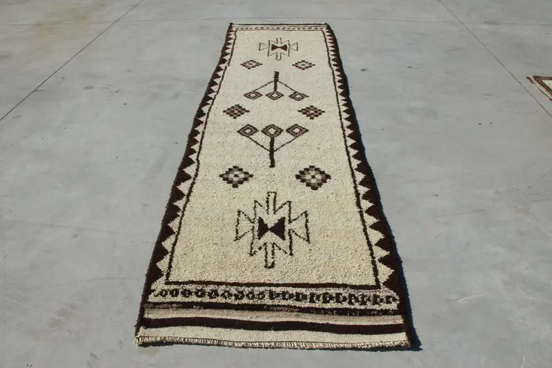 Türk Vintage Halı 3.2x11.7 ft, Herki Kahverengi Fas Yün Halısı - 1