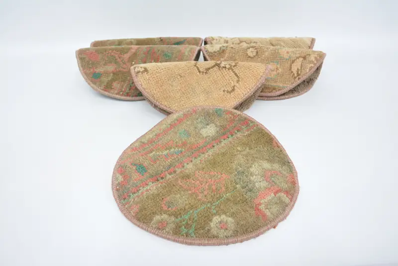 Manteles individuales Kilim verdes y beige, juego de seis círculos de 10"x10"