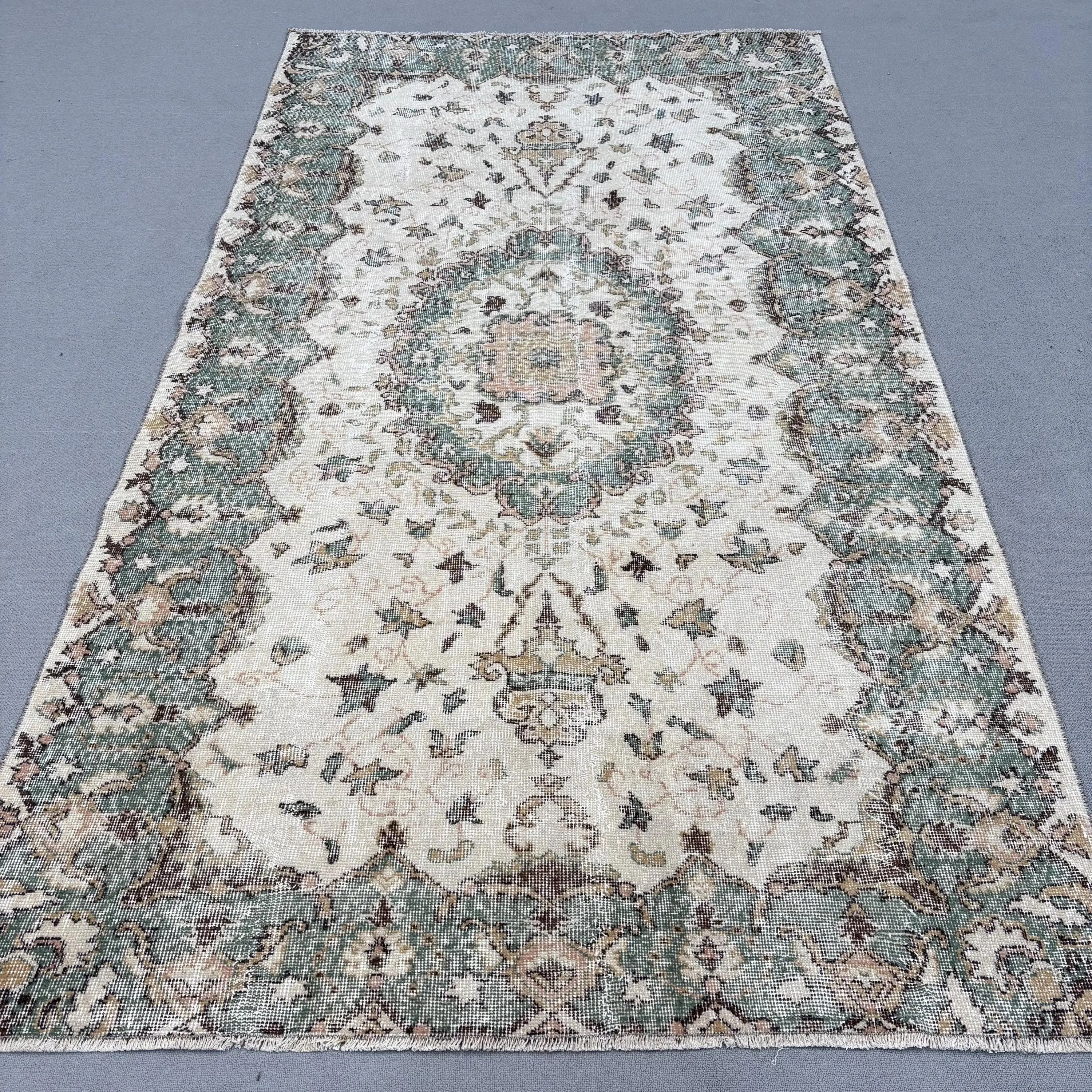 Türk 5.3x9.4 ft Büyük Halı, Vintage Halı, Yeşil Çiçekli Halı - 1