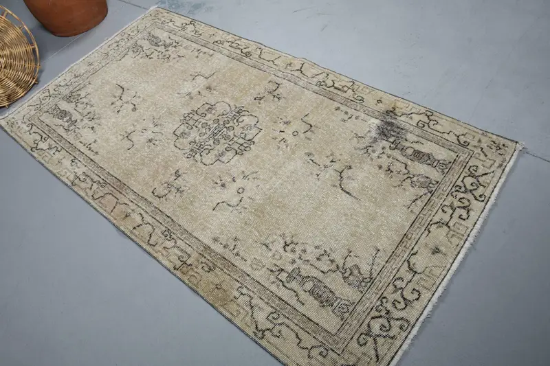 Vintage türkischer Teppich 3,5x6,5 Fuß, Oushak brauner Patchwork-Wollteppich - 1