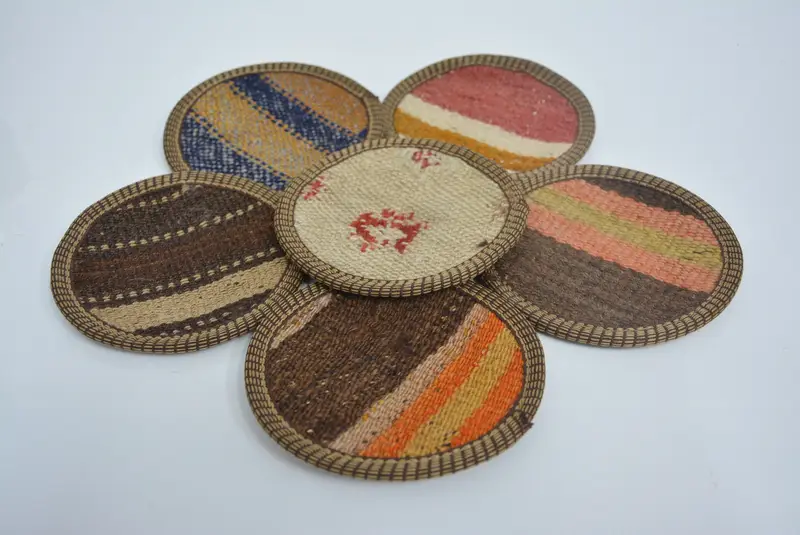 Posavasos antideslizante beige y marrón, posavasos duradero y elegante.