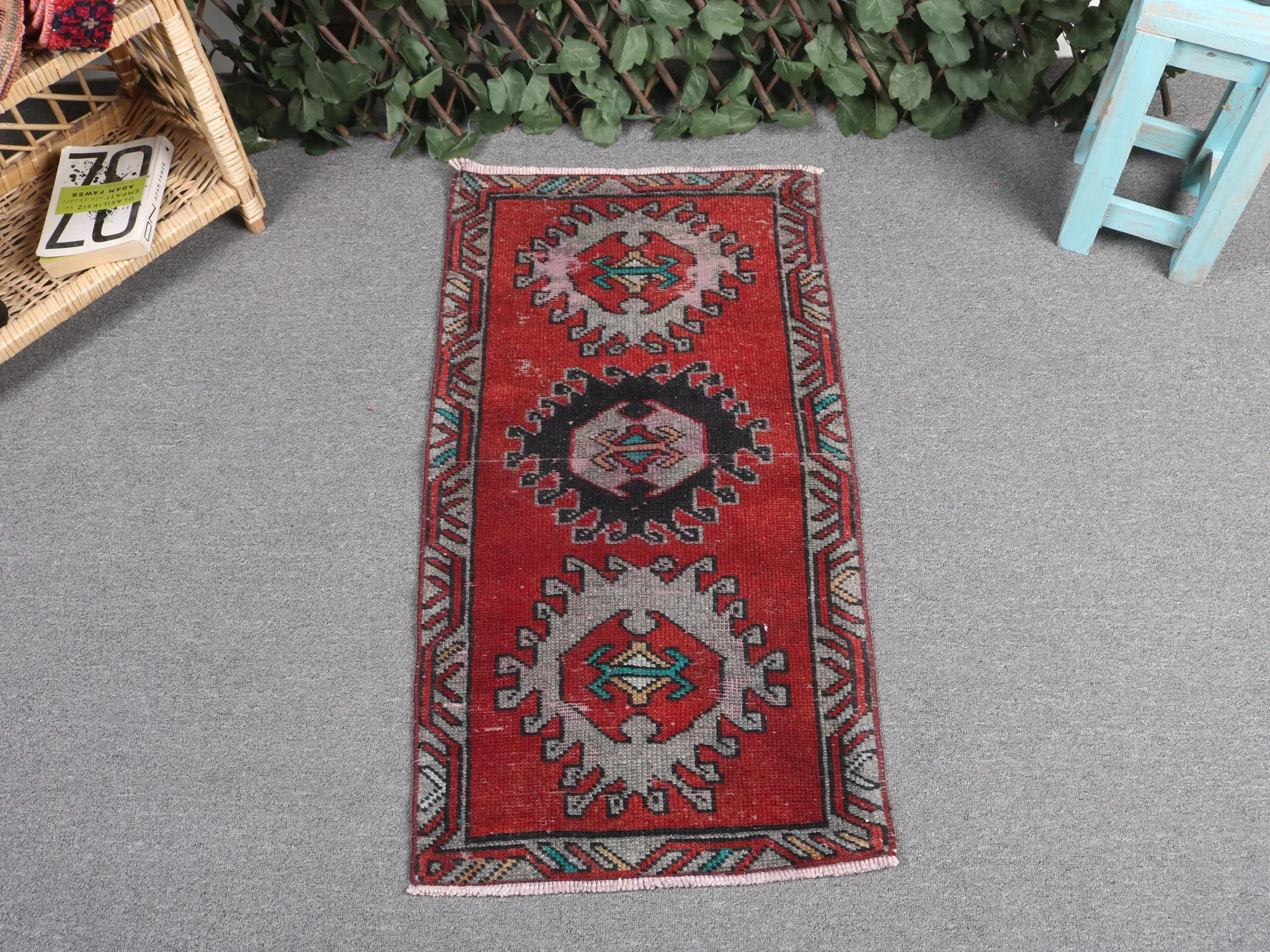 Vintage Turkish Small Rug 1.5x3.1 ft, Red Solid Rug Wool - 1