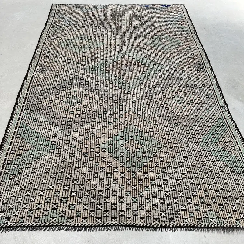 Zarif Bej ve Yeşil Halı, 5,9x9,5 ft Puantiyeli Tasarım