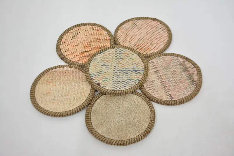 Boho Beige und Brauner runder Untersetzer, einzigartiger ethnischer Untersetzer