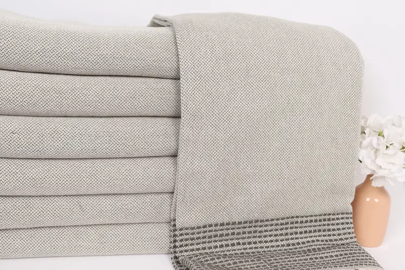 Monogram battaniye, gelin partisi hediyeleri, ilk evlilik yıldönümü hediyesi, Bachelorette hediyeleri, 96x92 pamuklu çizgili havlu, kişiselleştirilmiş hediyeler - 2