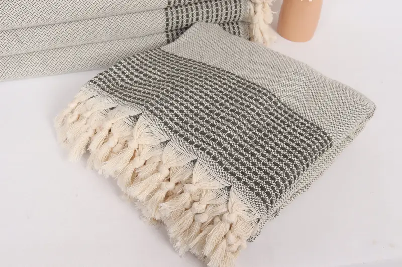 Monogram battaniye, gelin partisi hediyeleri, ilk evlilik yıldönümü hediyesi, Bachelorette hediyeleri, 96x92 pamuklu çizgili havlu, kişiselleştirilmiş hediyeler - 5
