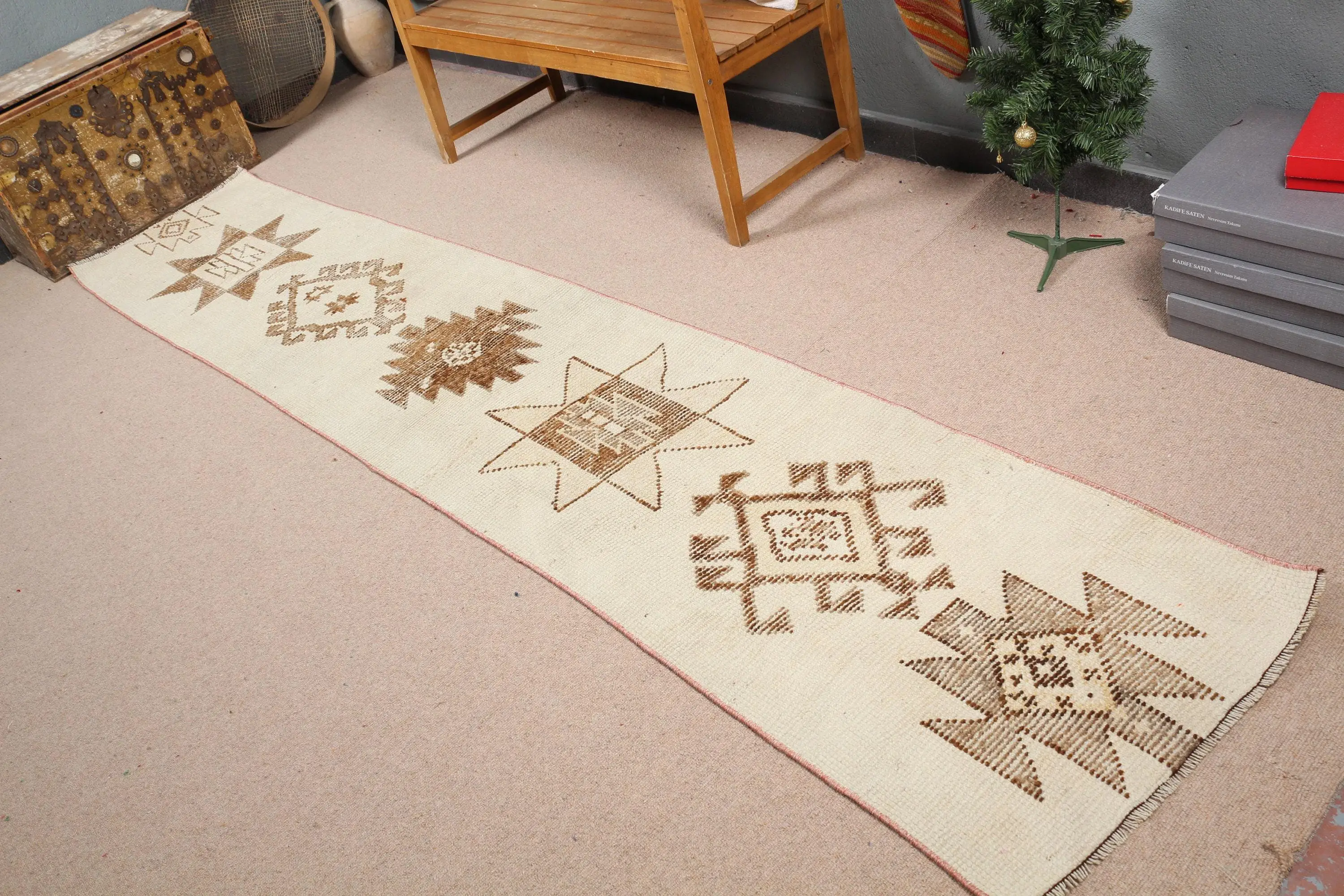 Türkischer Vintage-Herki-Teppich, 67 x 337 cm, brauner gepunkteter Wollteppich - 1