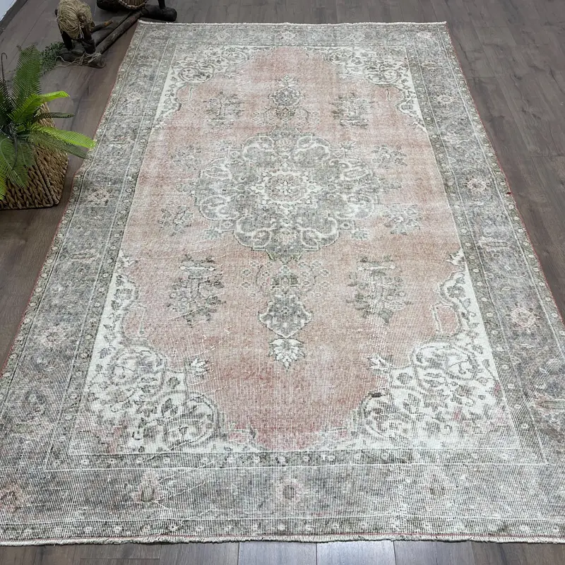 5.8x9.1 ft Large Turkish Rug, Gray Bordered Vintage Rug - 1