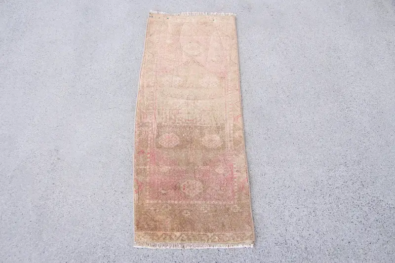 Alfombra Beige 1,1x2,9ft, Diseño Patchwork con Detalles Marrones