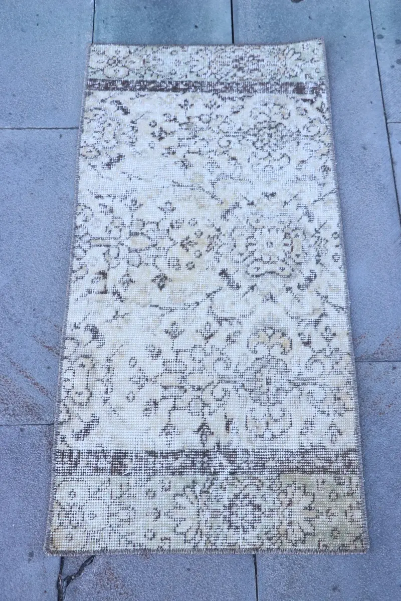 1,7 x 3,4 Fuß Beige- und Brauner Teppich mit Tiermuster, gemütlich und stilvoll