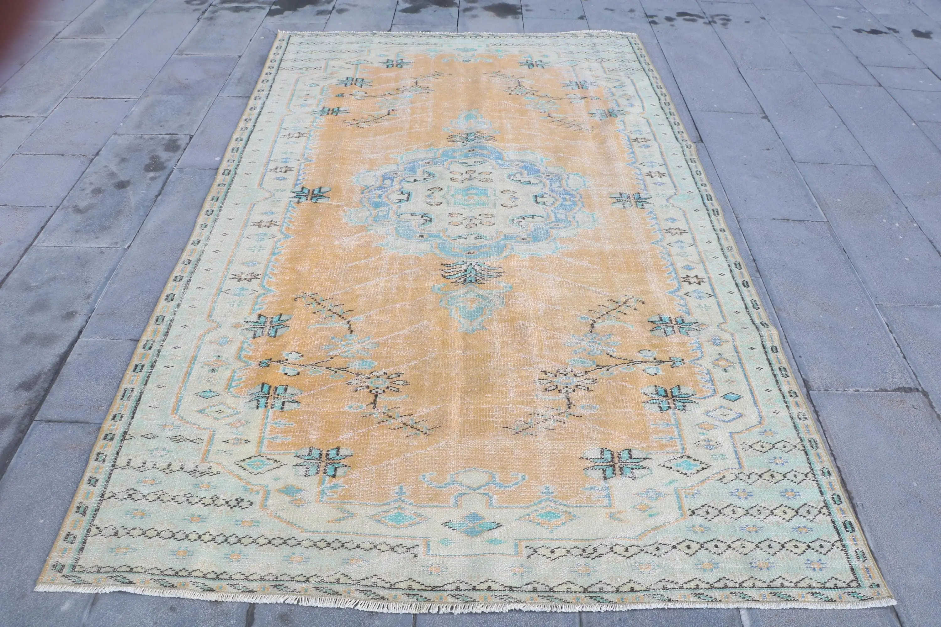 5.3x9 ft Büyük Vintage Türk Halısı, Sarı Katı Yün Halı - 1