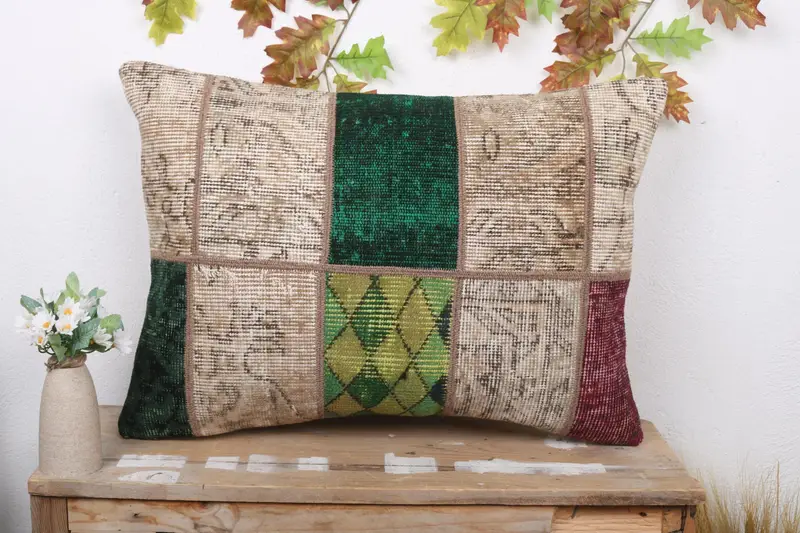 Beige & grünes Patchwork-Wurfkissen, handgefertigtes rechteckiges Kissen