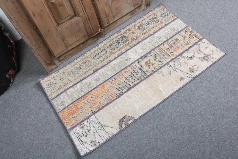 Turkish Vintage Rug 2x3.3 ft (61x100 cm), White Bordered Wool Rug