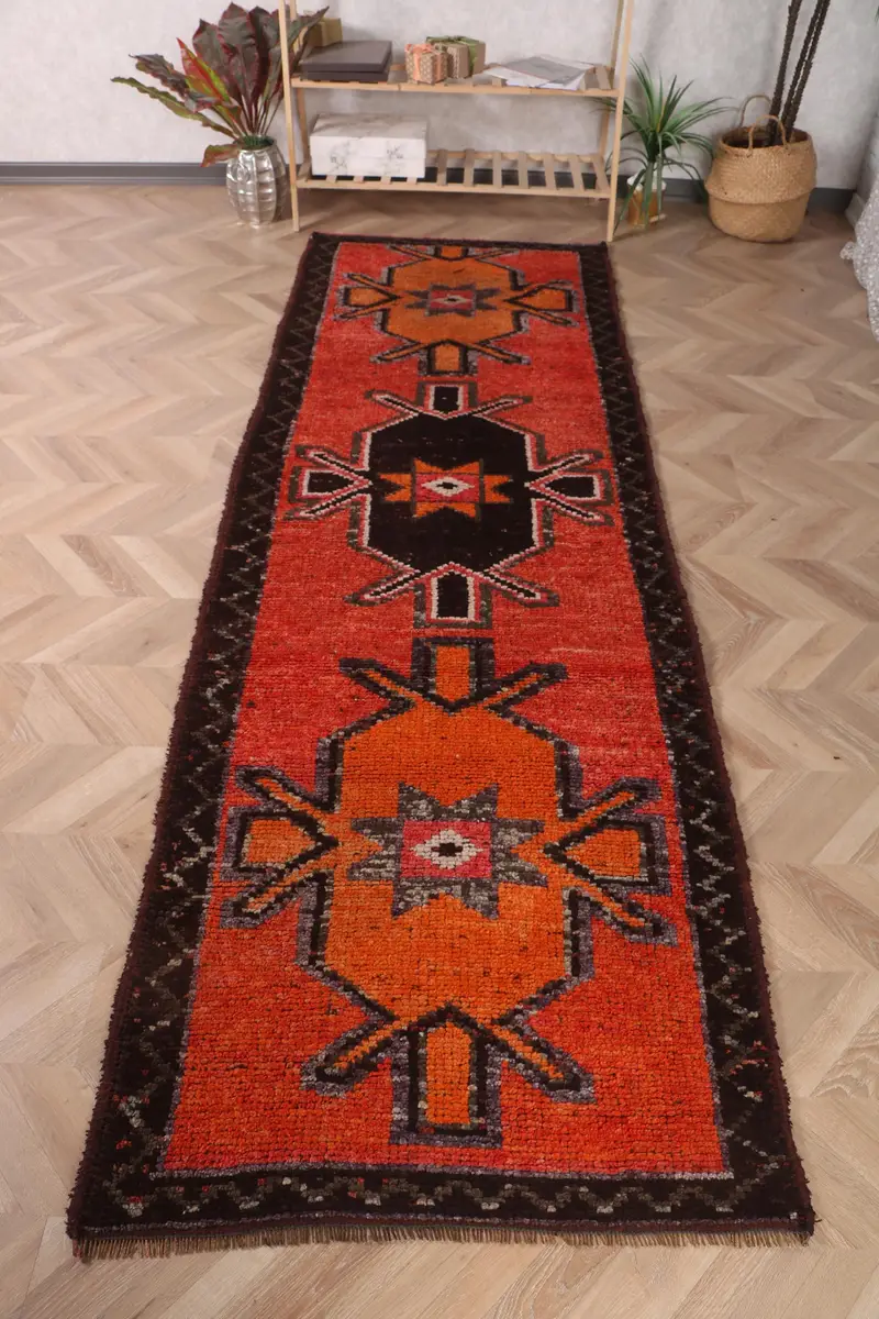Alfombra de 3x9,5 pies, alfombra turca vintage, alfombra de lana marroquí negra roja - 1