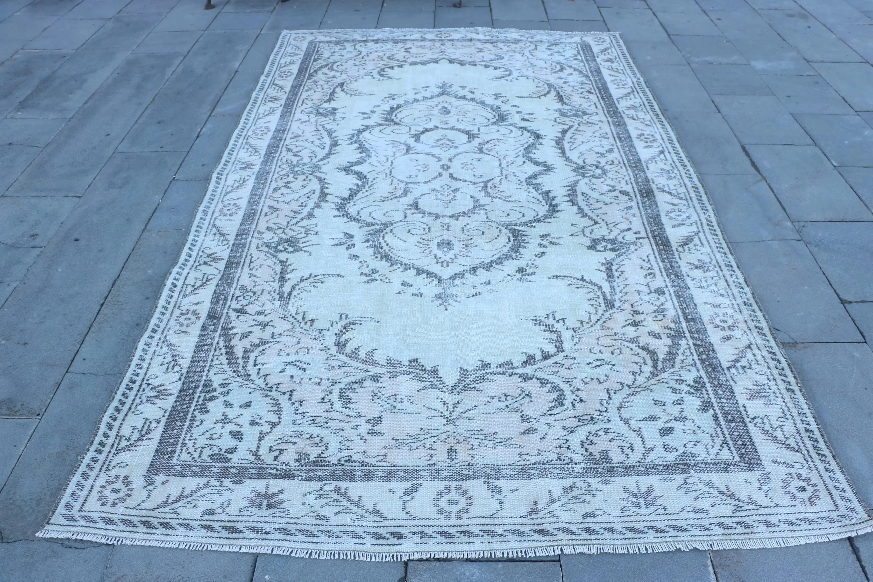 Türk Büyük Halı 5.6x9.4 ft, Beyaz Güneybatı Vintage Yün Halı - 1