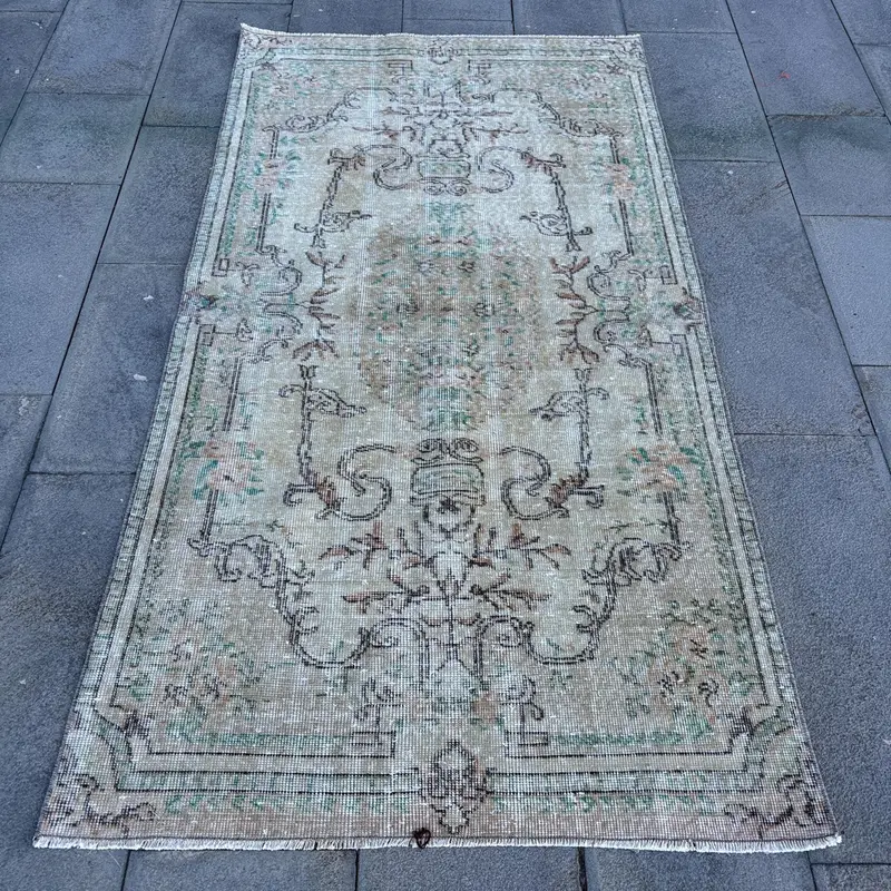 Alfombra Geométrica Verde 10x1,8m con Motivos Florales