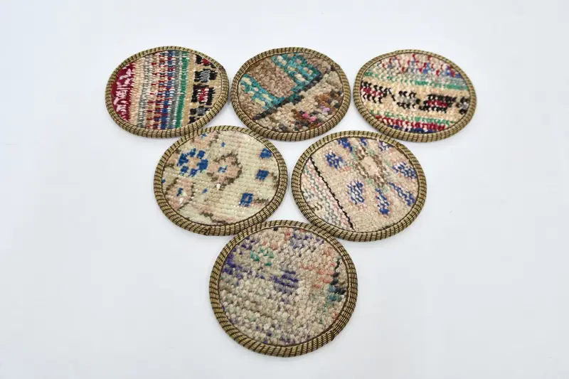 Elegante juego de posavasos en color beige y verde, colección Premium Rug Coaster