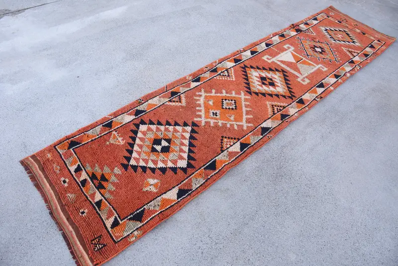 Vintage Türk Halısı 2.3x10.6 ft (70x323 cm), Herki Turuncu Siyah Çizgili Halı - 1