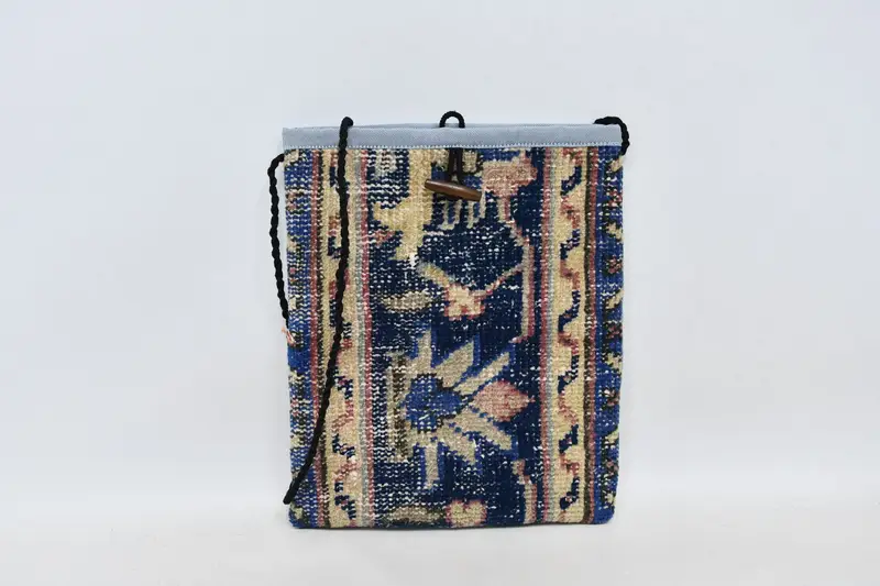 調節可能なストラップキリムバッグ、ゴシックミニマリストアールデコウールクロスボディバッグ