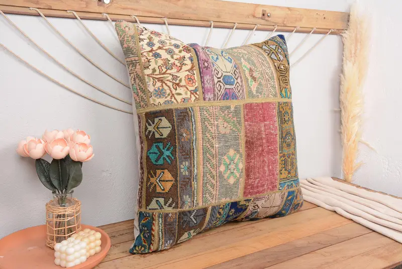 Kırmızı & Yeşil Patchwork Kırlent, 28x28 Nakışlı Vintage Yastık