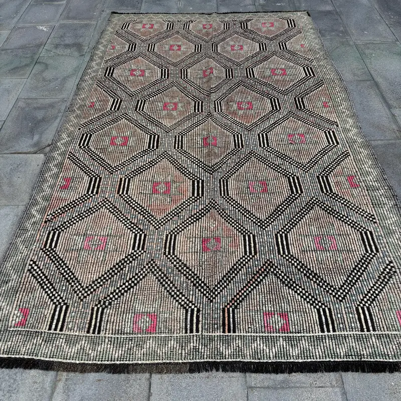 5,4x8,7 ft Turuncu ve Yeşil Kareli Halı, Canlı Dekor İlavesi